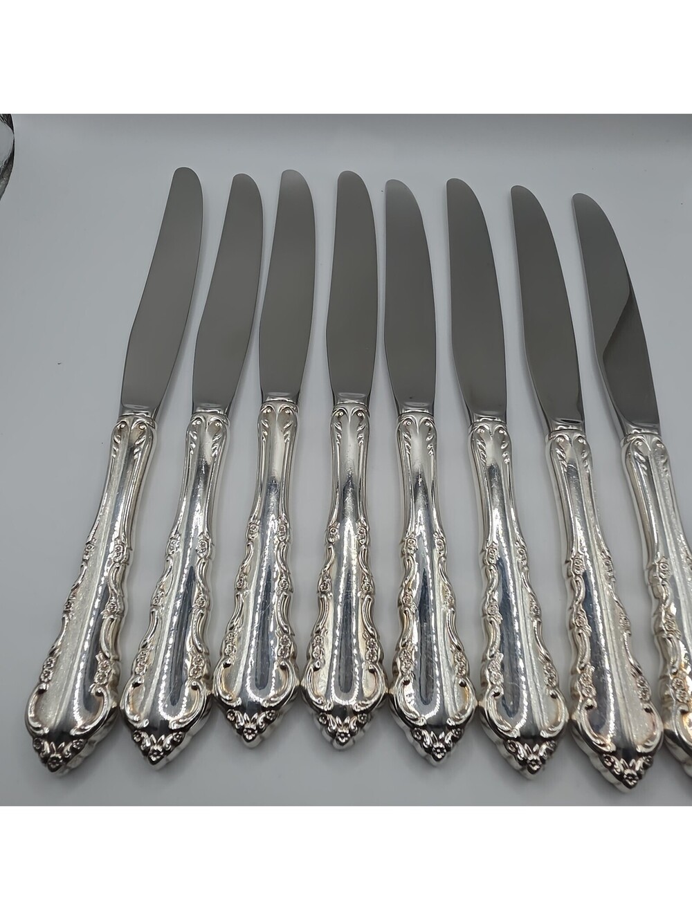 Reed & Barton Dresden Rose Set of 8 Dinner Knives Vtg Silverplate Flatware